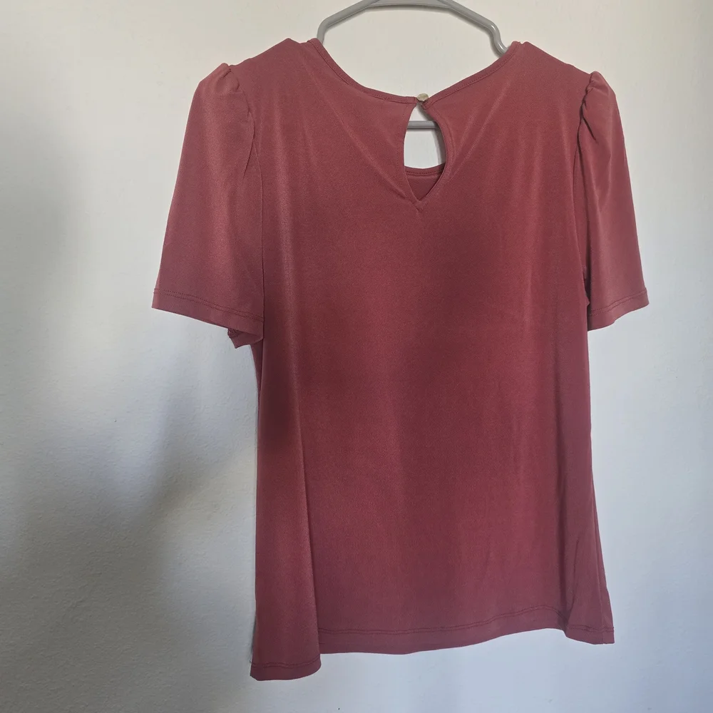 Anne Klein Short Sleeve Top Chili Oil NEW Size Small - Picture 3 of 3